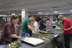 百里杜鹃：共享食堂 绘就避暑平易近生暖心画卷
